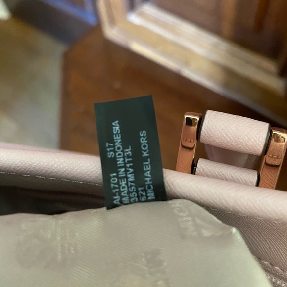 NWT Michael Kors JSTVL perforated LG tote - Picture 8 of 8